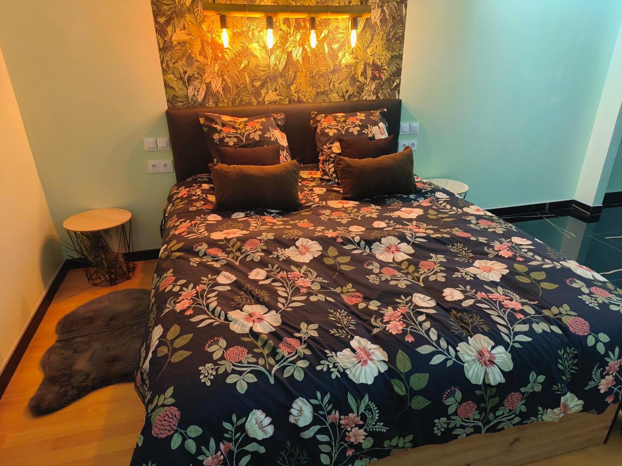 Bed and Breakfast Vegetal Jungle à Blaye-Les-Mines Extérieur photo